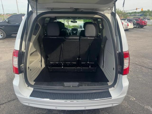 2015 Chrysler Town & Country Touring-L