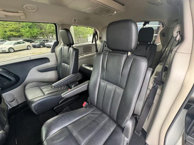 2015 Chrysler Town & Country Touring-L