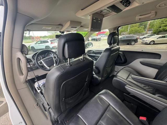 2015 Chrysler Town & Country Touring-L