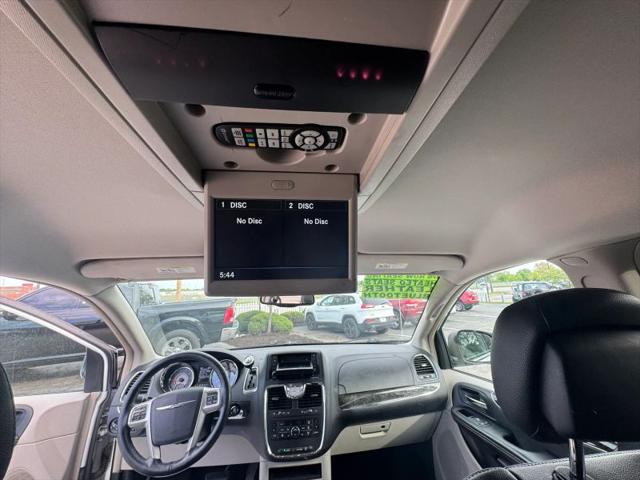 2015 Chrysler Town & Country Touring-L