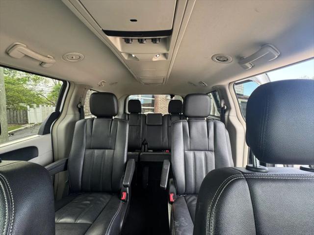 2015 Chrysler Town & Country Touring-L