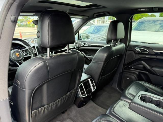 2017 Porsche Cayenne Platinum Edition