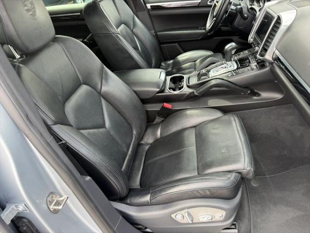 2017 Porsche Cayenne Platinum Edition