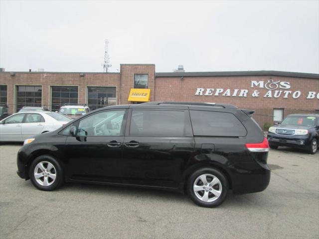 2013 Toyota Sienna LE V6 8 Passenger