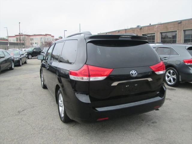 2013 Toyota Sienna LE V6 8 Passenger