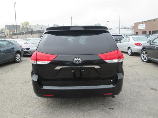 2013 Toyota Sienna LE V6 8 Passenger