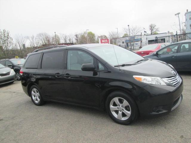 2013 Toyota Sienna LE V6 8 Passenger