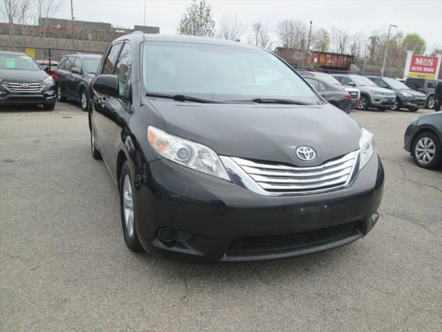 2013 Toyota Sienna LE V6 8 Passenger