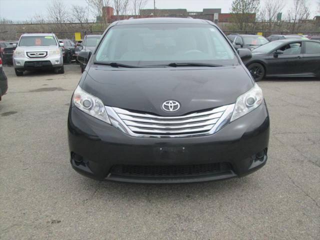 2013 Toyota Sienna LE V6 8 Passenger