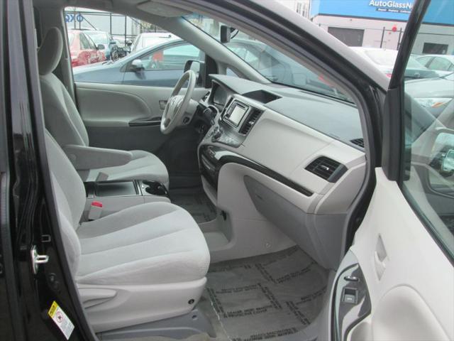 2013 Toyota Sienna LE V6 8 Passenger