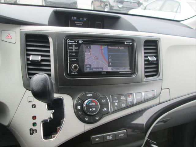 2013 Toyota Sienna LE V6 8 Passenger