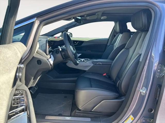 2025 Cadillac iQ Luxury 1 AWD