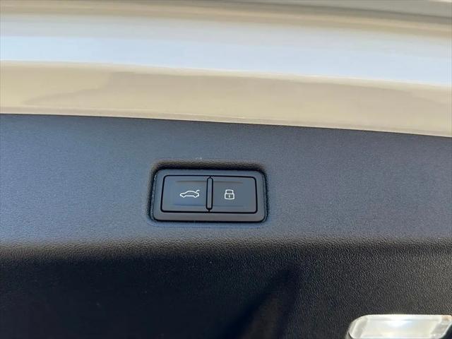 2025 Audi SQ5 Premium Plus TFSI quattro S tronic