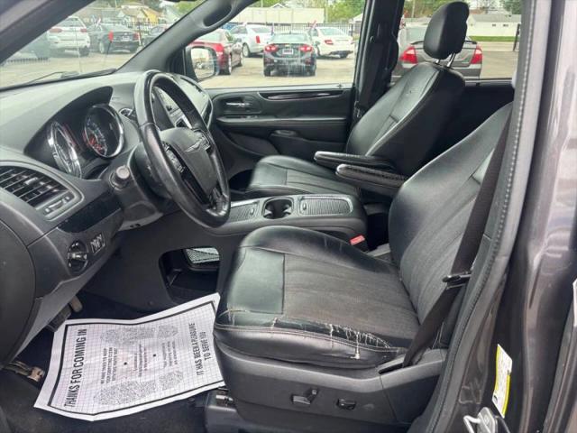 2016 Chrysler Town & Country S