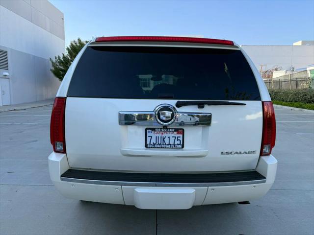 2008 Cadillac Escalade Standard