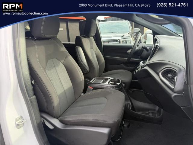 2022 Chrysler Pacifica Touring AWD