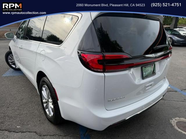 2022 Chrysler Pacifica Touring AWD
