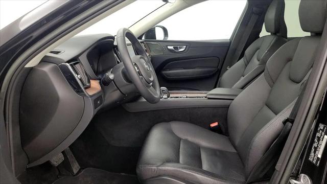 2023 Volvo XC60 B5 Plus Dark Theme