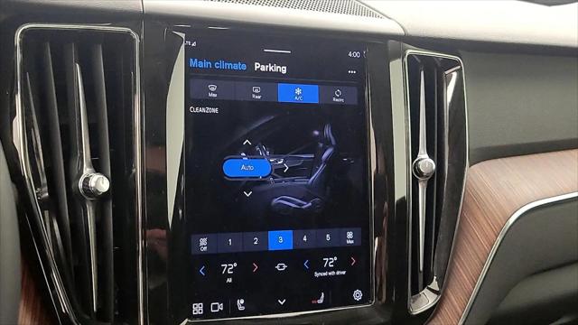 2023 Volvo XC60 B5 Plus Dark Theme
