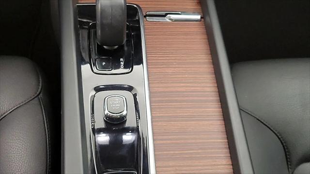 2023 Volvo XC60 B5 Plus Dark Theme