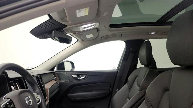 2023 Volvo XC60 B5 Plus Dark Theme
