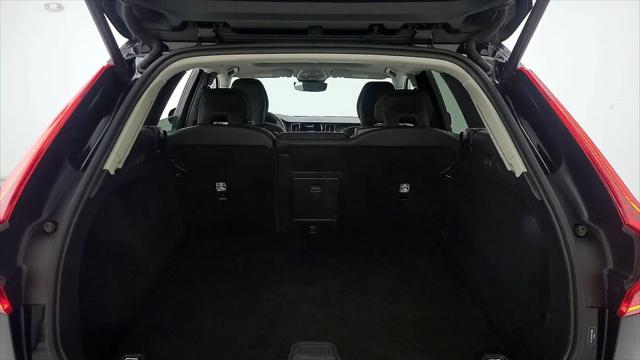 2023 Volvo XC60 B5 Plus Dark Theme