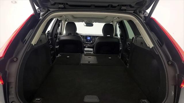 2023 Volvo XC60 B5 Plus Dark Theme