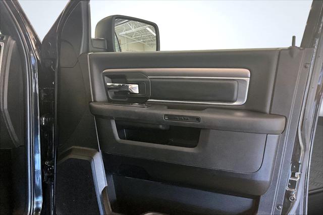 2024 Ram 1500 Classic Warlock Crew Cab 4x4 5'7" Box