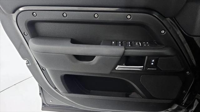 2025 Land Rover Defender 110 P300