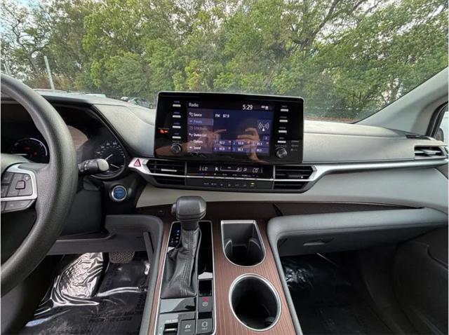 2021 Toyota Sienna LE