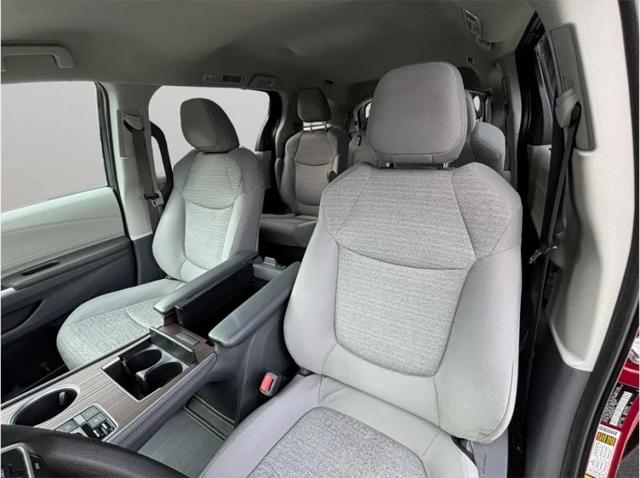 2021 Toyota Sienna LE