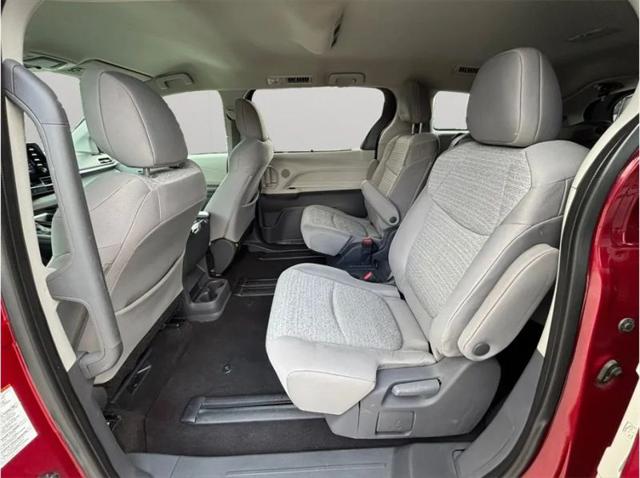 2021 Toyota Sienna LE