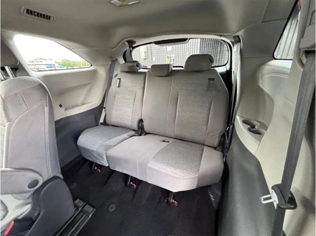 2021 Toyota Sienna LE