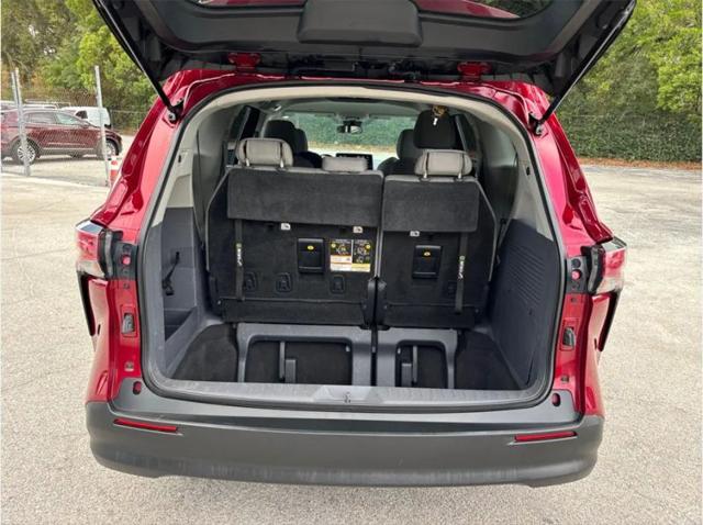 2021 Toyota Sienna LE