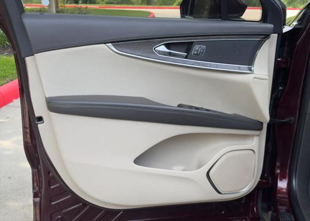 2019 Lincoln Nautilus Select