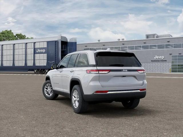 2026 Jeep Grand Cherokee Laredo 4x2