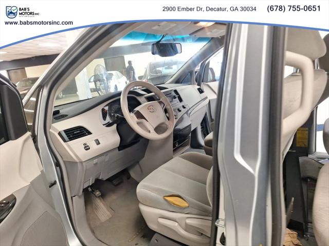 2012 Toyota Sienna LE V6 8 Passenger