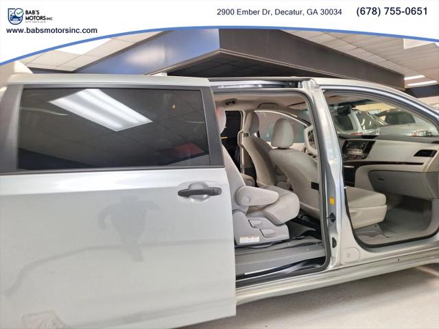 2012 Toyota Sienna LE V6 8 Passenger