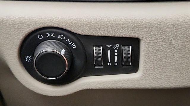 2020 Chrysler Voyager LXI