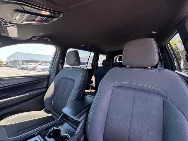 2024 Jeep Grand Cherokee L Laredo 4x2