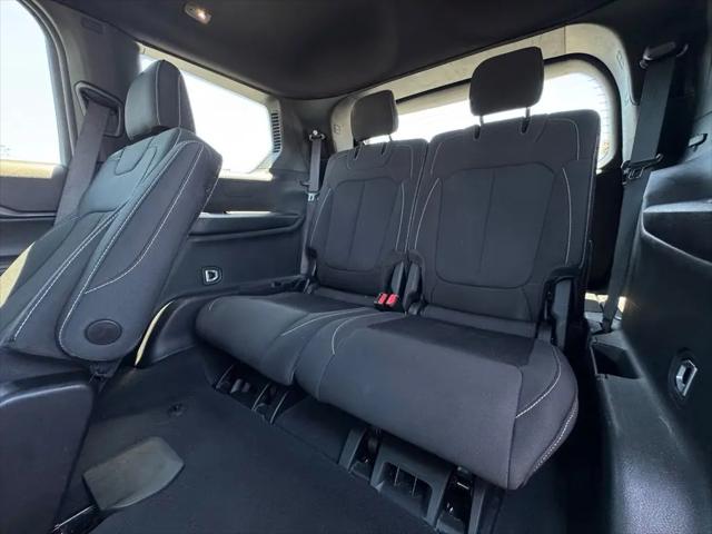 2024 Jeep Grand Cherokee L Laredo 4x2