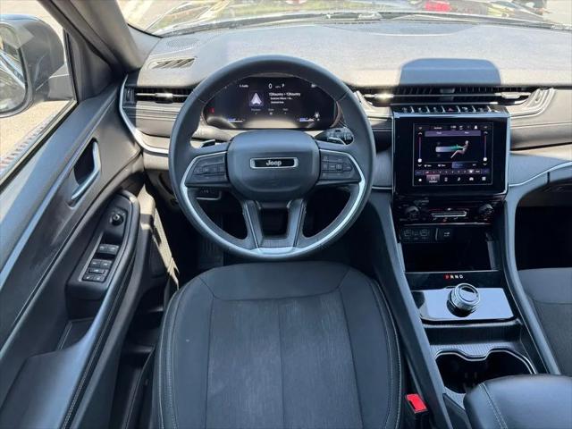 2024 Jeep Grand Cherokee L Laredo 4x2