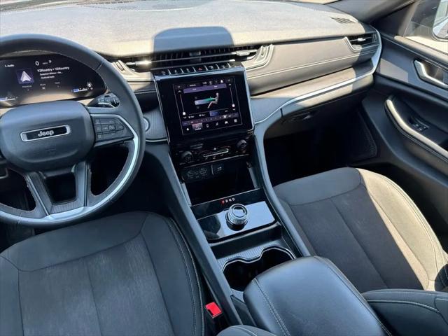 2024 Jeep Grand Cherokee L Laredo 4x2