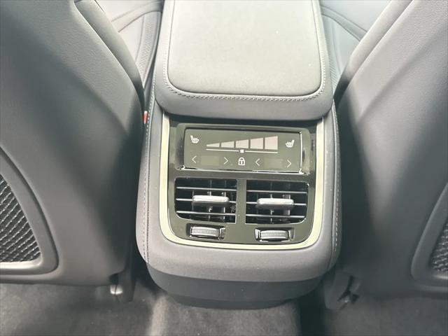 2026 Volvo XC90 Plus, B6 AWD Gas mild hybrid, Gasoline, Bright, 7 Seats