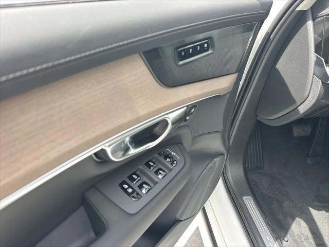 2026 Volvo XC90 Plus, B6 AWD Gas mild hybrid, Gasoline, Bright, 7 Seats