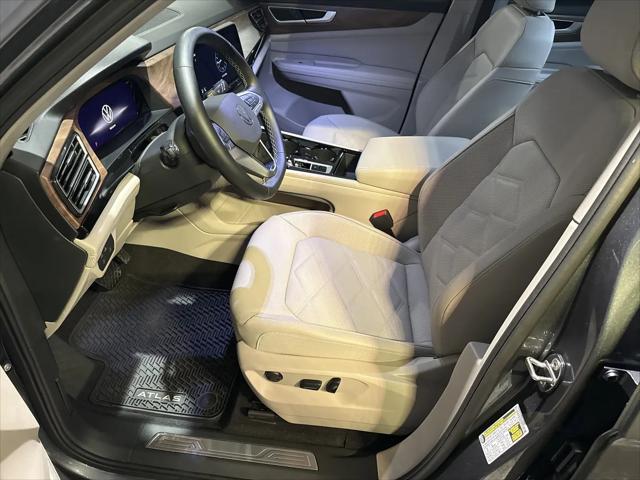 2025 Volkswagen Atlas 2.0T SE w/Technology