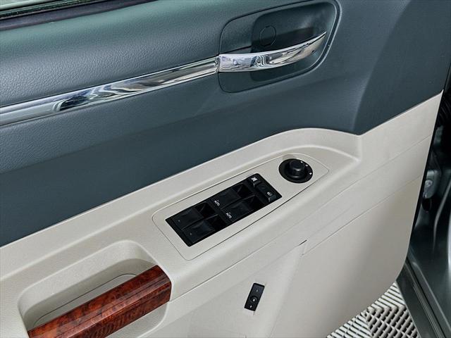 2005 Chrysler 300 4dr Sdn 300C *Ltd Avail*