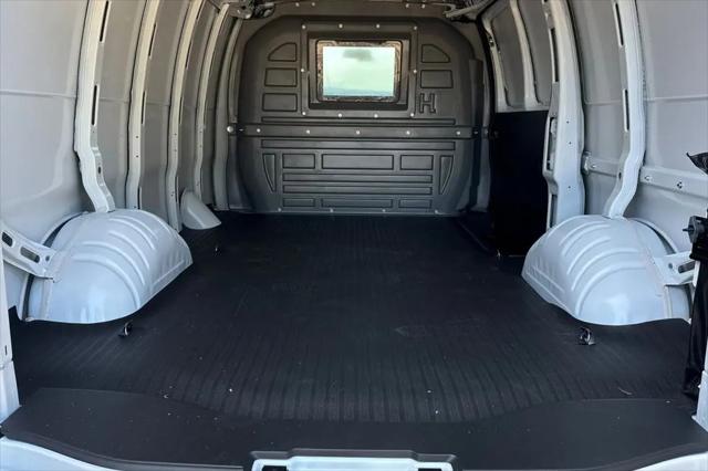 2026 Chevrolet Express Cargo Van 2500 Regular Wheelbase, WT, RWD