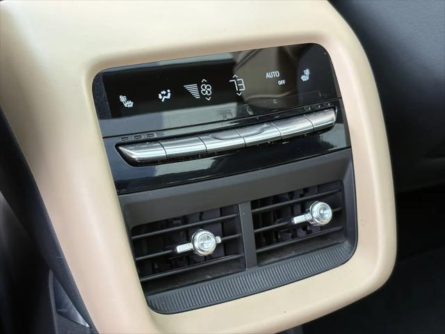 2024 Cadillac iQ Luxury w/1SE