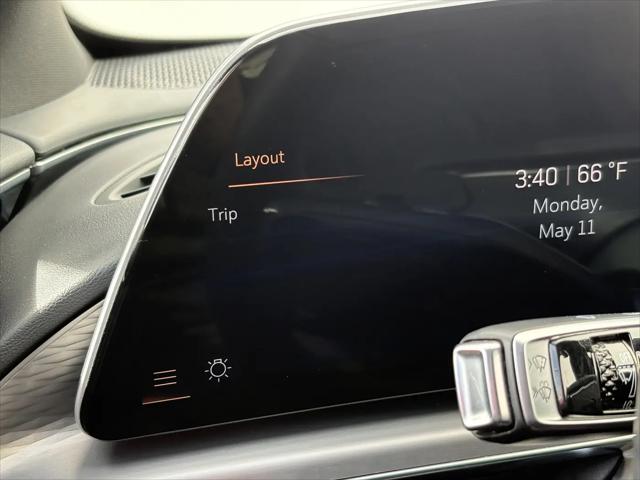 2024 Cadillac iQ Luxury w/1SE